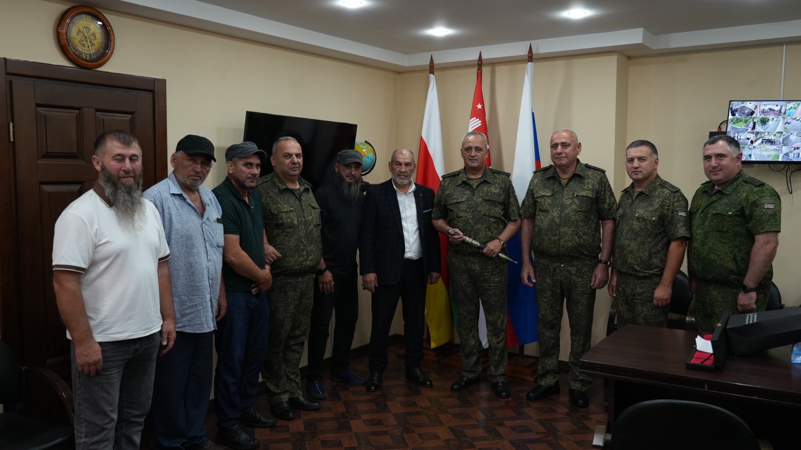 В Министерстве обороны Абхазии состоялась встреча с делегацией Союза абхазских добровольцев КБР