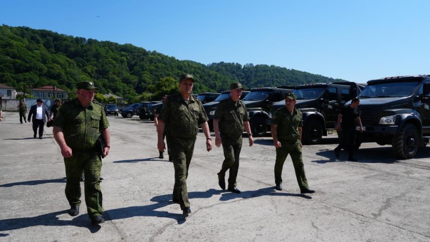 Министр обороны генерал-полковник Беслан Цвижба продолжает плановую инспекцию войск