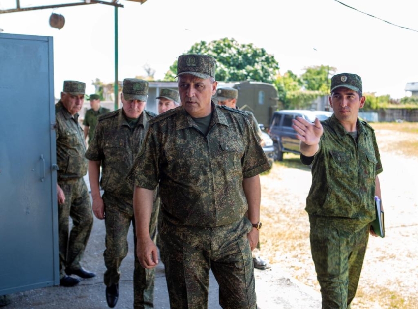 Министр обороны генерал-полковник Беслан Цвижба продолжает плановую инспекцию войск