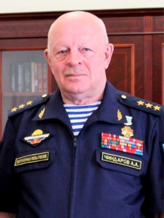 Советскому и российскому военачальнику, Герою Абхазии, кавалеру ордена Леона, генерал-полковнику в отставке Чиндарову А. А.