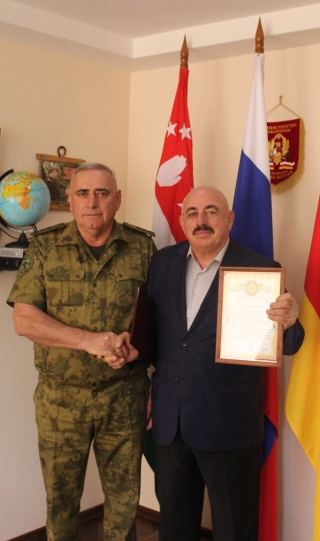 Министр обороны, генерал-полковник Владимир Ануа поздравил с победой Мастера спорта международного класса по самбо Бориса  Багателия