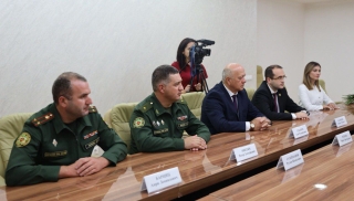Делегация из Абхазии принимает участие в праздничных мероприятиях, посвященных 32-й годовщине провозглашения республики