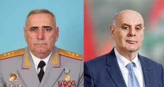 Атәылахьчара аминистр, аинрал-полковник  Владимир Ануа Аԥсны ахада, Аԥсны Арратә мчқәа ркомандаҟаҵаҩ хада Аслан Бжьаниа иирамш идиныҳәалеит
