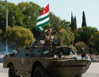 День части: Министр обороны поздравил военнослужащих-артиллеристов.