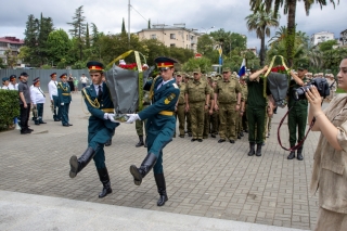 Ко Дню миротворца…