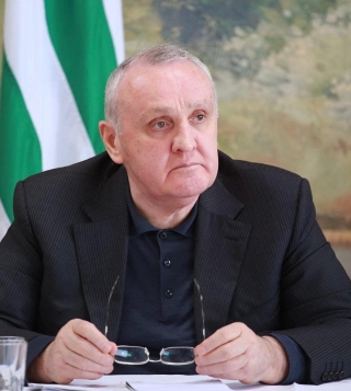 Атәылахьчара аминистр, аинрал-полковник Владимир Ануа Аԥсны Аҳәынҭқарра Аԥыза-министр Александр Анқәаб имшира идиныҳәалеит