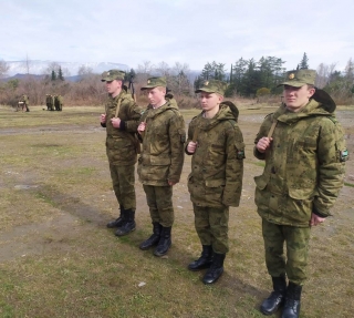 Военнослужащие Сухумского высшего общевойскового командного училища провели боевые стрельбы.