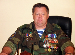 Ветерану Вооружённых Сил СССР и ФСБ РФ, Ветерану боевых действий в Афганистане, Кавалеру ордена «Красная Звезда», подполковнику В. С. Высоцкому
