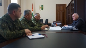 Александр Анкваб провел рабочую встречу с руководством минобороны.