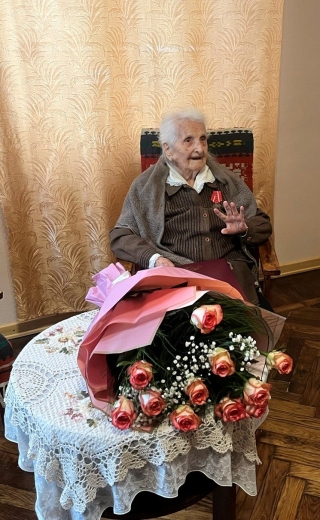 Ветерана Великой Отечественной войны Екатерину Васильевну Синявскую с 101-й годовщиной со Дня рождения поздравил Министр обороны генерал-полковник Владимир Ануа